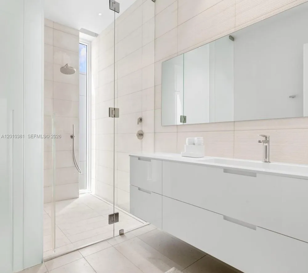 1081 W 48th St #N01 Miami Beach, FL 33140