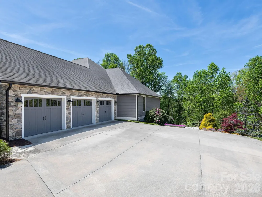 28 Falling Star Court Fletcher, NC 28732