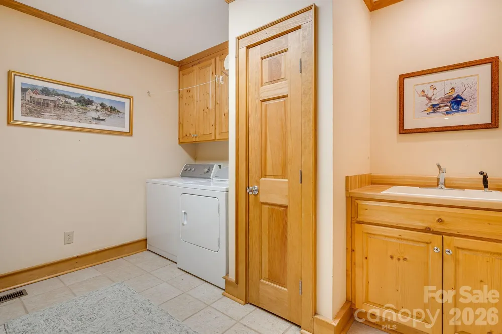 206 Twin Springs Road Blowing Rock, NC 28605