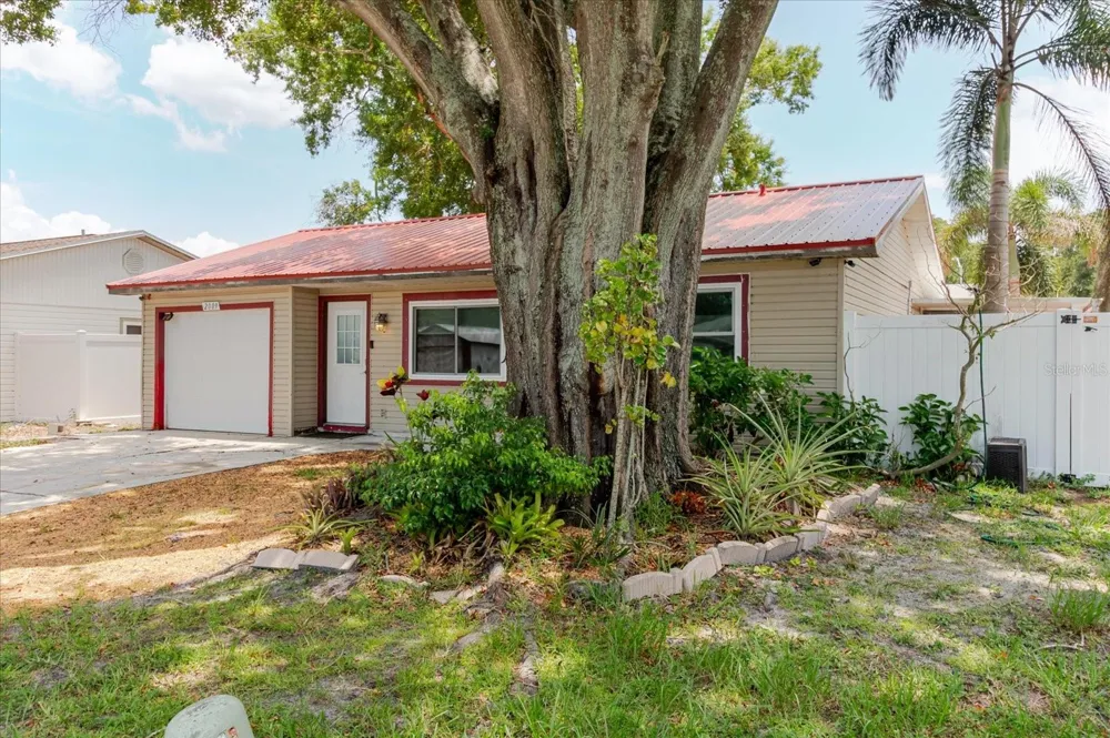 2009 PEPPERTREE COURT Oldsmar, FL 34677