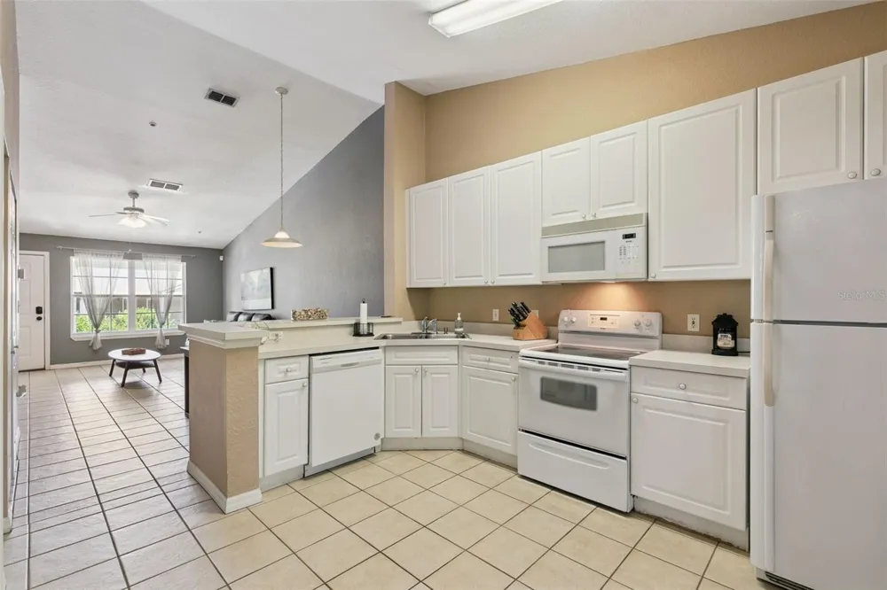 145 RESERVE CIRCLE #205 Oviedo, FL 32765