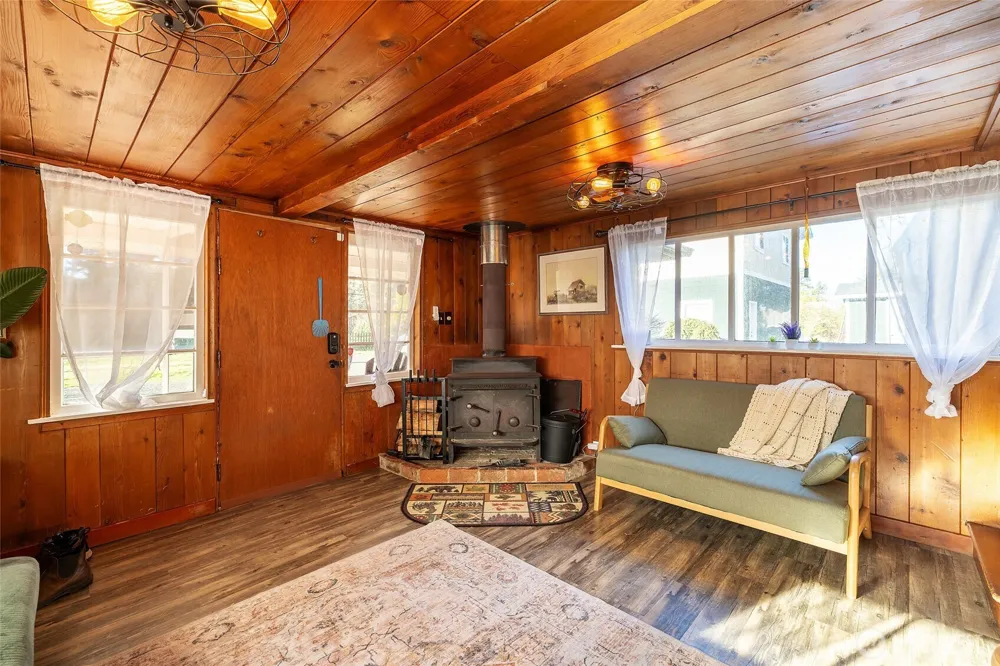 1220 S forrest Street Westport, WA 98595