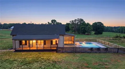 5525 Sandy Cross Road