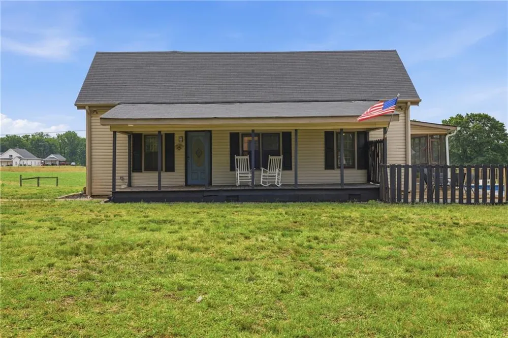 5525 Sandy Cross Road Carnesville, GA 30521