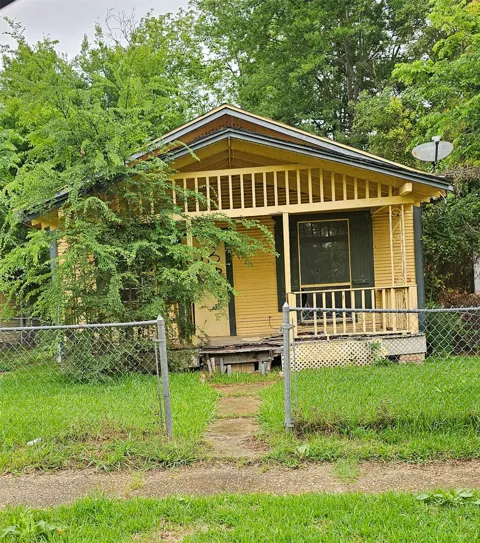 2952 Desoto Street