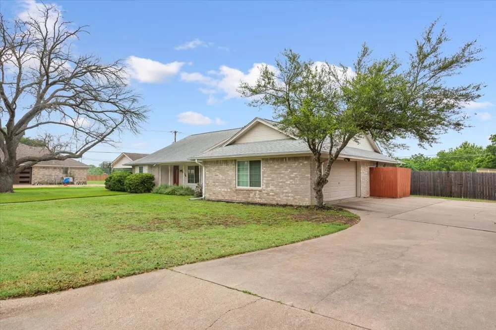 1004 Tillamook Street Hewitt, TX 76643