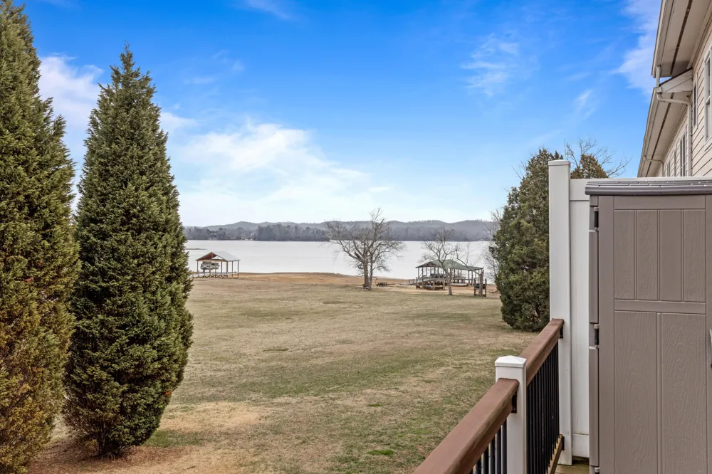 1235 New Lake Road Spring City, TN 37381