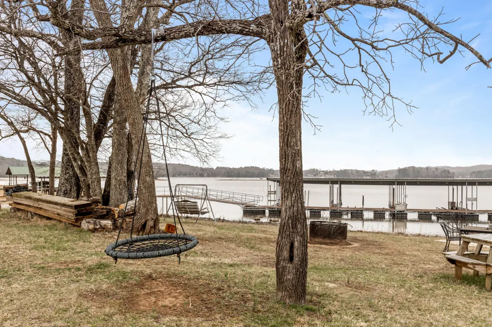 1235 New Lake Road Spring City, TN 37381