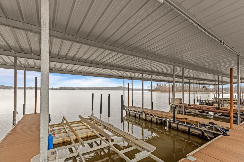 1235 New Lake Road Spring City, TN 37381