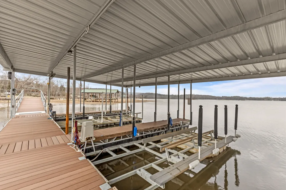 1235 New Lake Road Spring City, TN 37381
