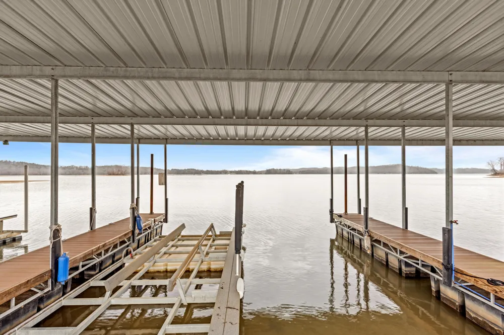1235 New Lake Road Spring City, TN 37381