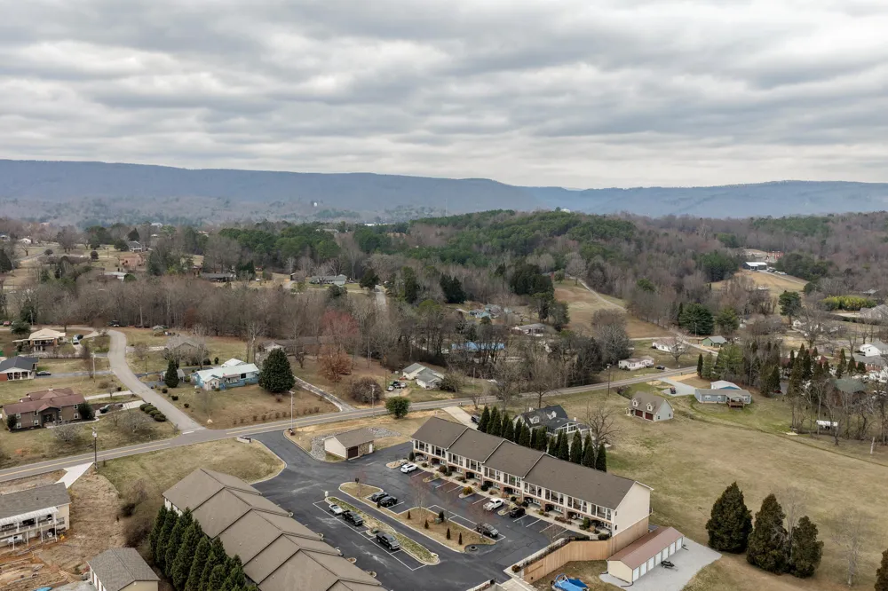 1235 New Lake Road Spring City, TN 37381