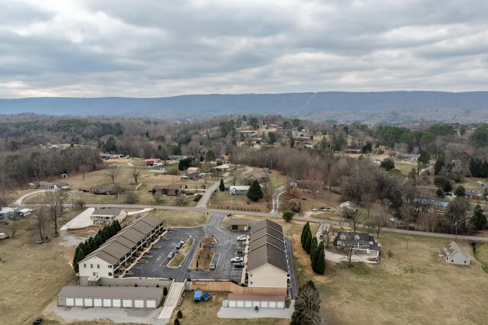 1235 New Lake Road Spring City, TN 37381