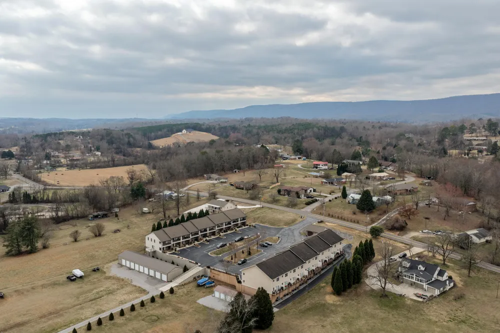 1235 New Lake Road Spring City, TN 37381