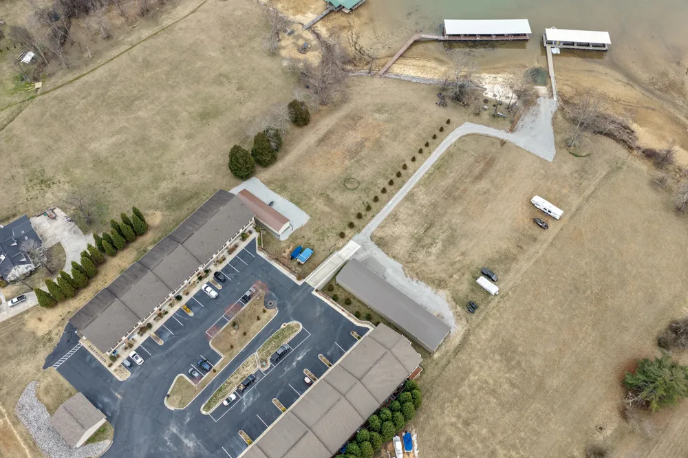 1235 New Lake Road Spring City, TN 37381