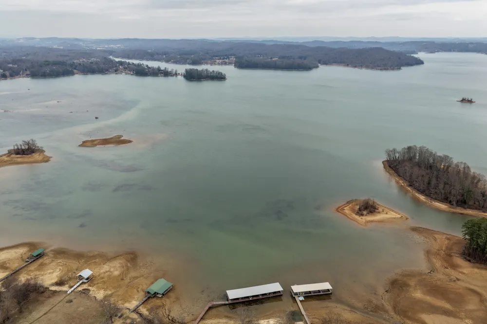 1235 New Lake Road Spring City, TN 37381