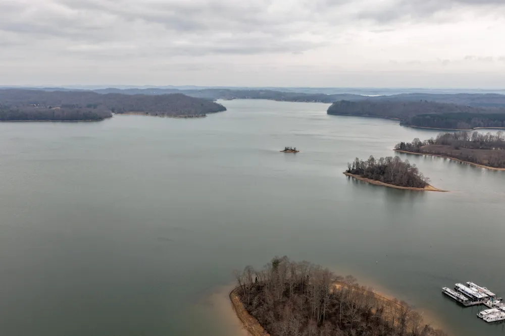 1235 New Lake Road Spring City, TN 37381