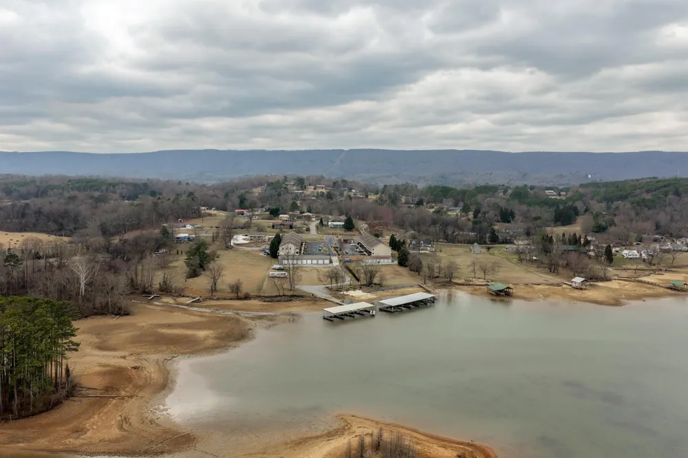 1235 New Lake Road Spring City, TN 37381