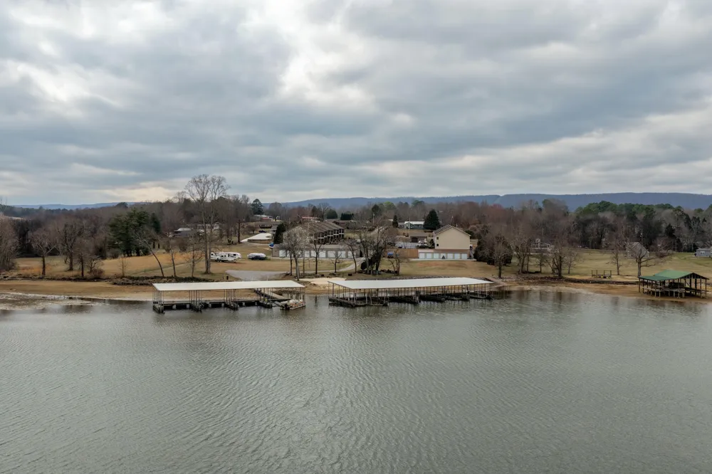 1235 New Lake Road Spring City, TN 37381