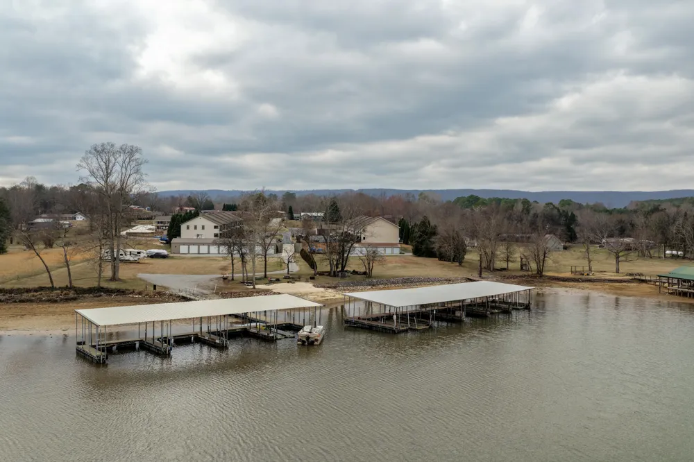 1235 New Lake Road Spring City, TN 37381