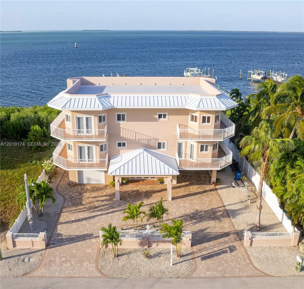 112 Bounty Ln Key Largo, FL 33037
