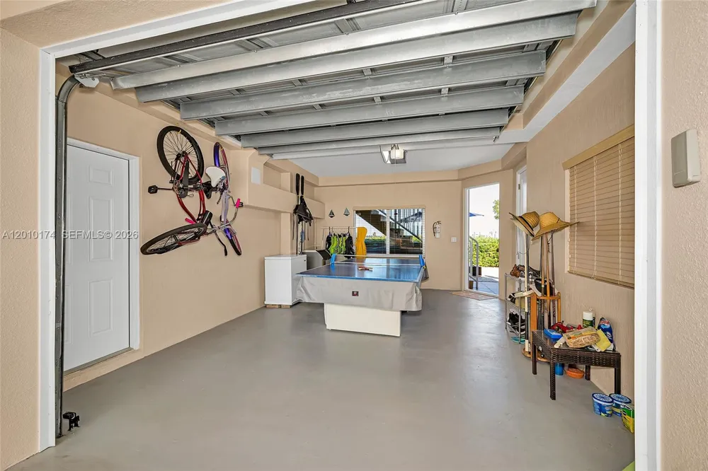112 Bounty Ln Key Largo, FL 33037
