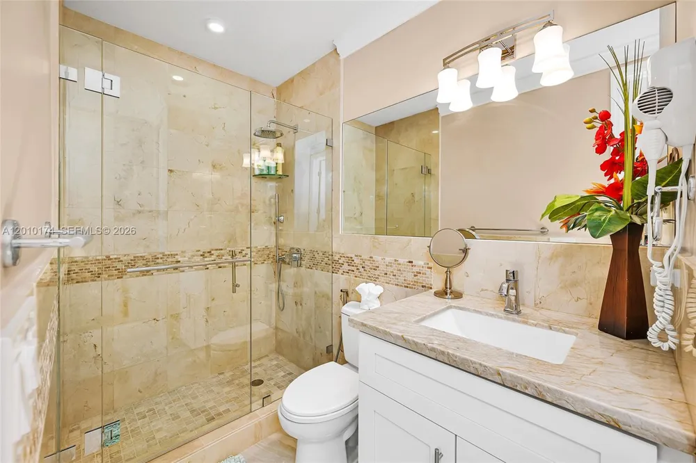 112 Bounty Ln Key Largo, FL 33037