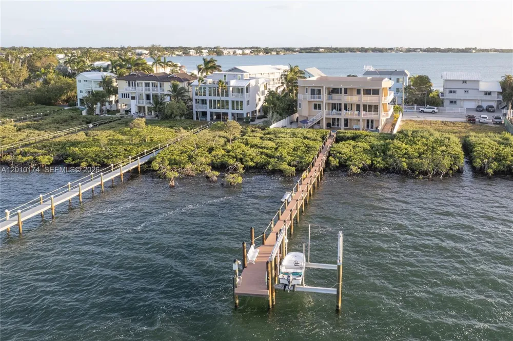 112 Bounty Ln Key Largo, FL 33037