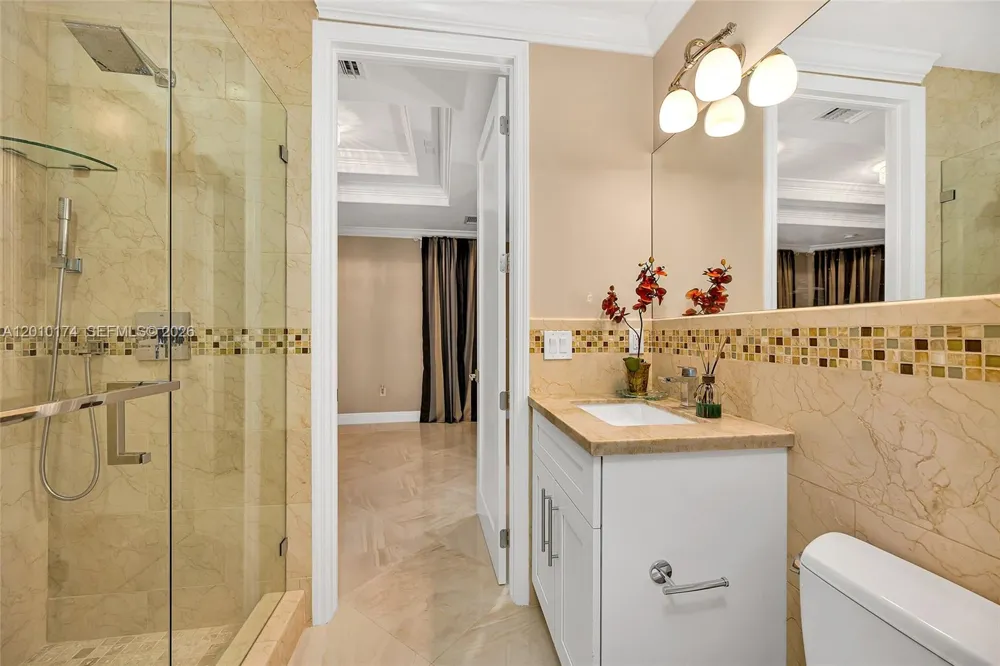 112 Bounty Ln Key Largo, FL 33037