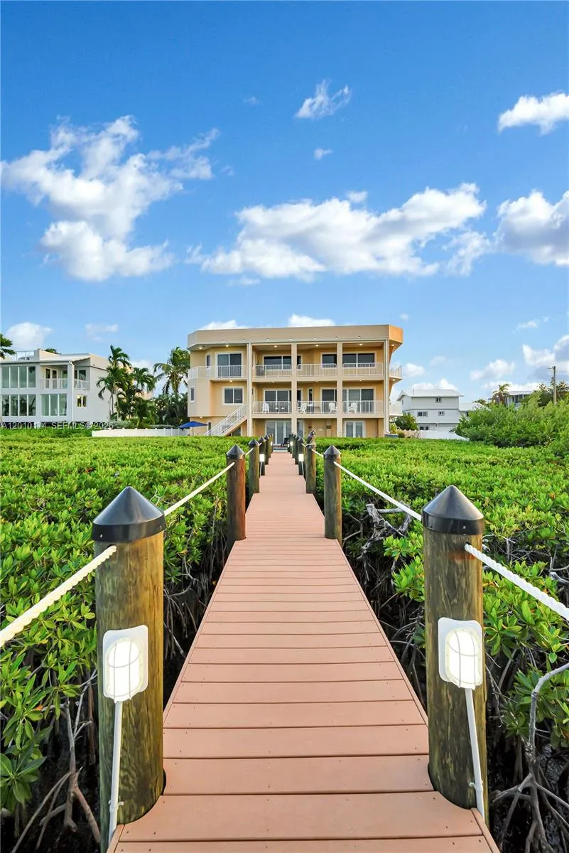 112 Bounty Ln Key Largo, FL 33037