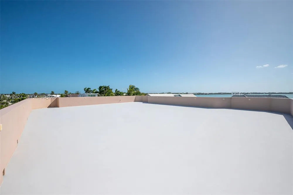 112 Bounty Ln Key Largo, FL 33037