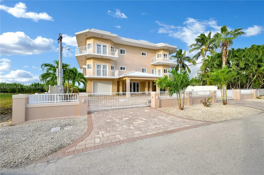 112 Bounty Ln Key Largo, FL 33037