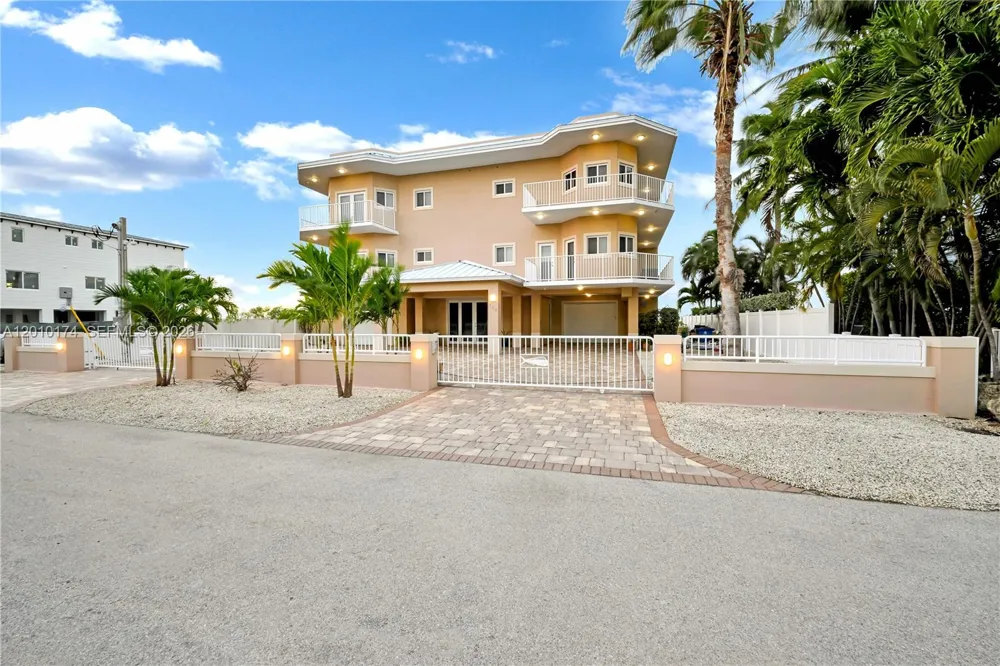 112 Bounty Ln Key Largo, FL 33037