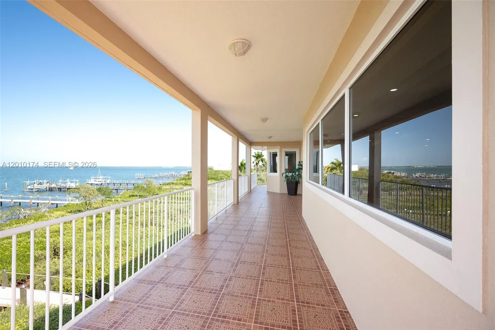 112 Bounty Ln Key Largo, FL 33037