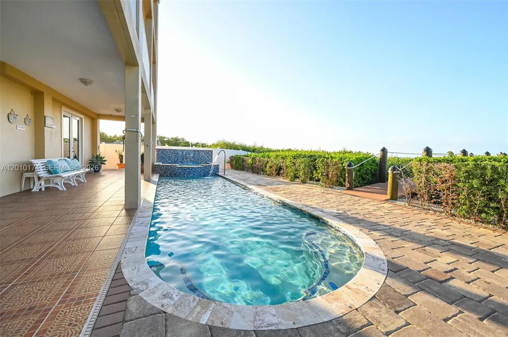 112 Bounty Ln Key Largo, FL 33037