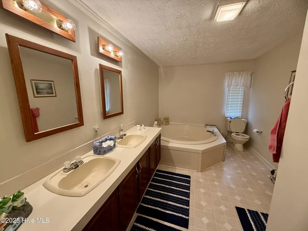902 Aberdeen Road Laurinburg, NC 28352