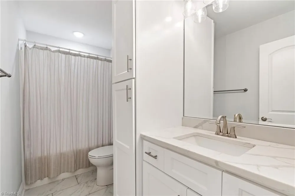 5461 Meadowlark Court Winston-Salem, NC 27106