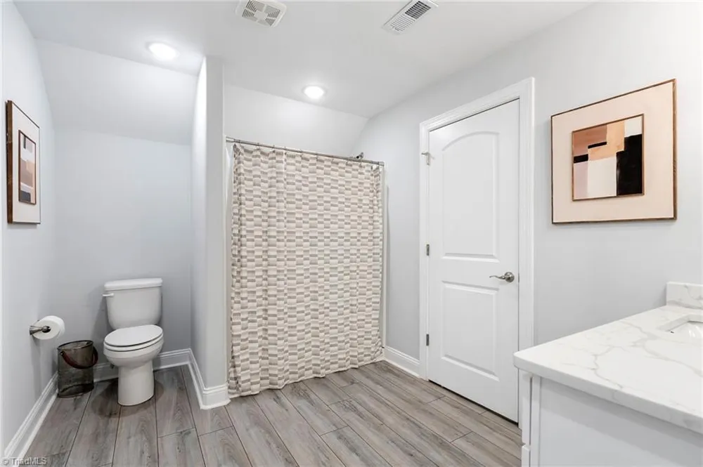 5461 Meadowlark Court Winston-Salem, NC 27106