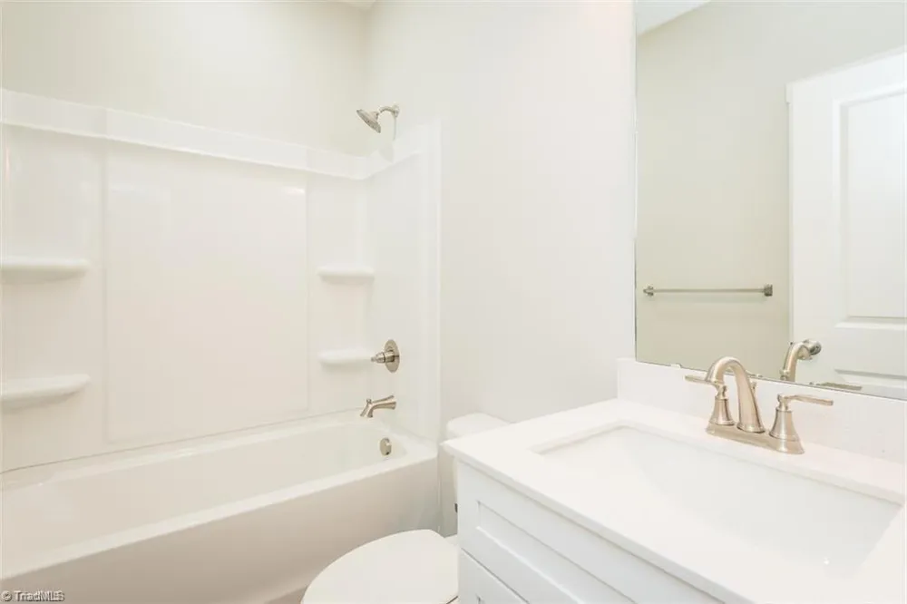 411 E Lee Avenue Yadkinville, NC 27055