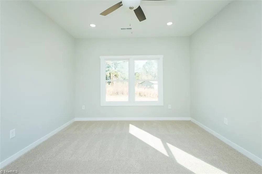 411 E Lee Avenue Yadkinville, NC 27055