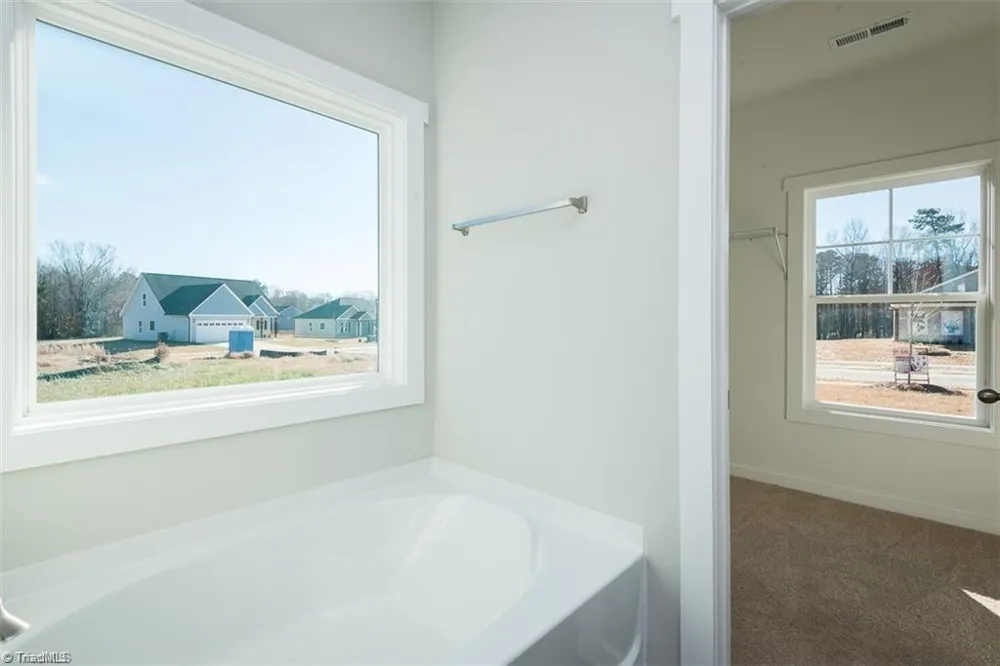 411 E Lee Avenue Yadkinville, NC 27055