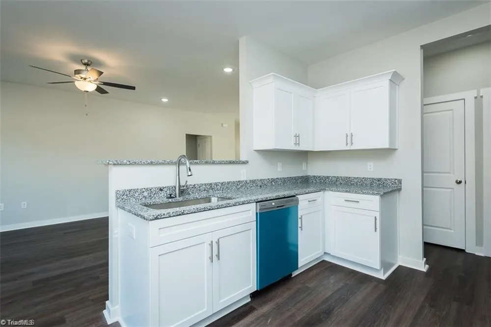 411 E Lee Avenue Yadkinville, NC 27055