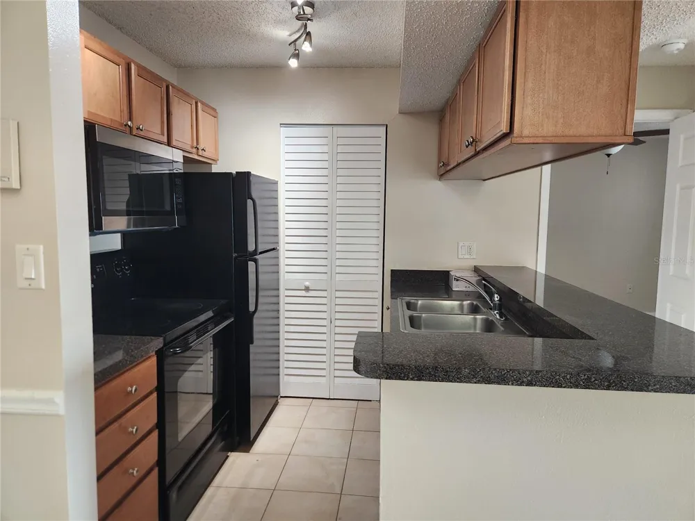 803 LAKE HAVEN SQUARE #101 Brandon, FL 33511