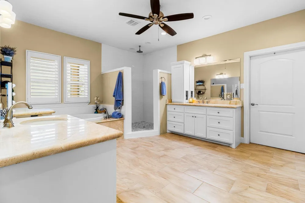 265 Bridgelanding Onalaska, TX 77360