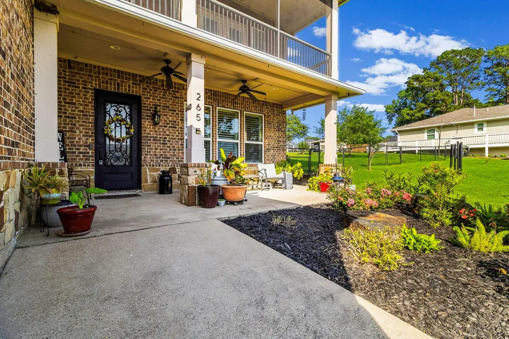 265 Bridgelanding Onalaska, TX 77360