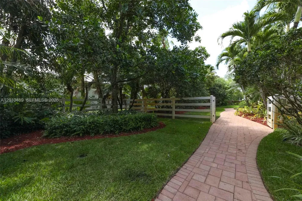 16740 Berkshire Ct Southwest Ranches, FL 33331