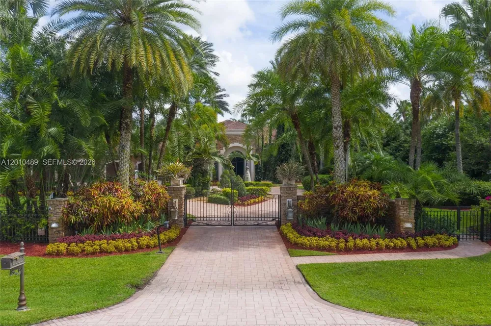 16740 Berkshire Ct Southwest Ranches, FL 33331