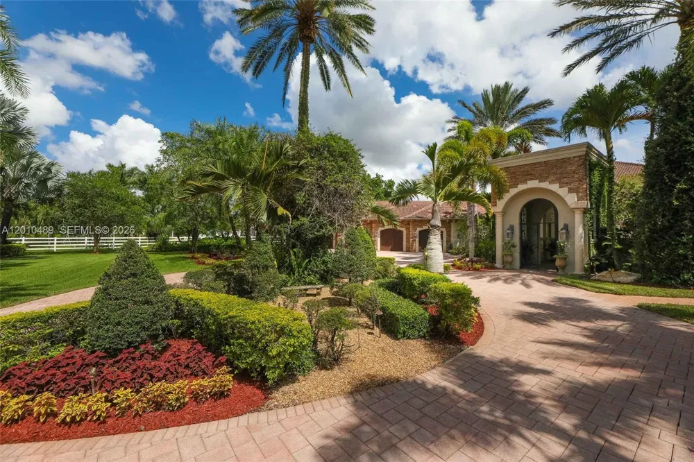 16740 Berkshire Ct Southwest Ranches, FL 33331