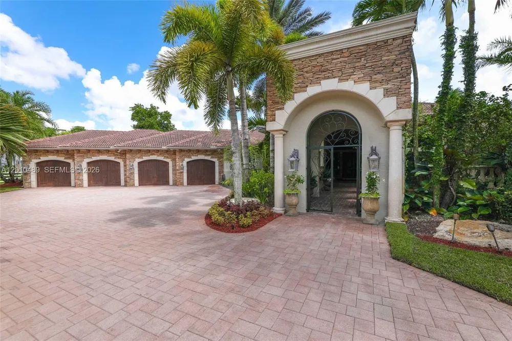 16740 Berkshire Ct Southwest Ranches, FL 33331