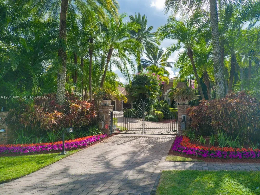 16740 Berkshire Ct Southwest Ranches, FL 33331